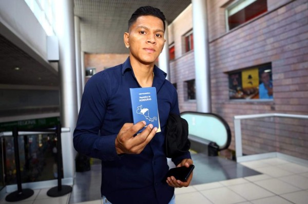 A Bryan Moya lo desalojaron de su apartamento en Colombia y revela por qué se marcha a África