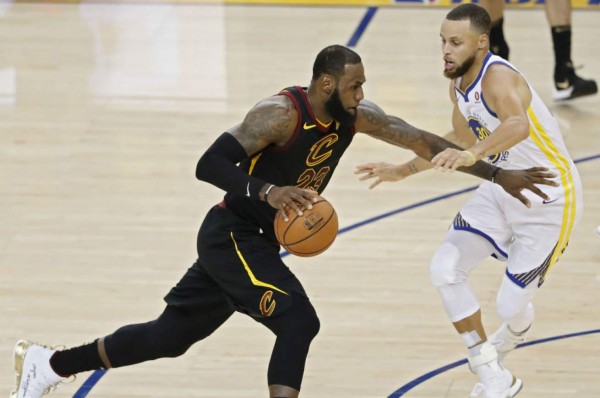 Los Cavaliers y LeBron James van al segundo pulso ante los Warriors en las Finales de la NBA
