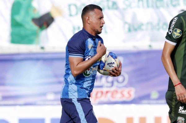 Erick Andino se olvida de la Liga Nacional y firma con equipo de la Segunda División