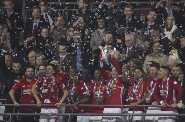 Manchester United conquista la Copa de la Liga Inglesa