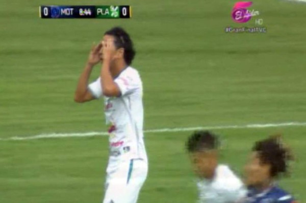 VIDEO: ¡Luis Lobo falla el gol cantado del Platense!