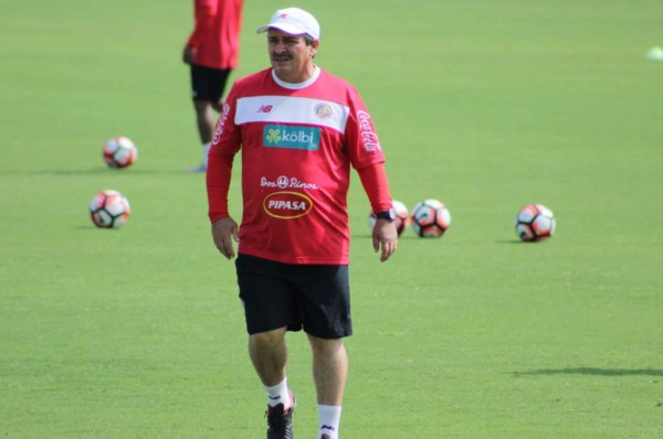 Óscar Ramírez sobre el juego ante Honduras: 'Vamos sin complejos'