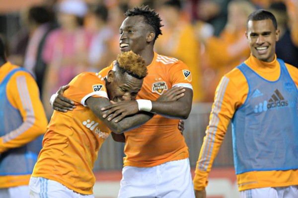 Quioto y Elis anotan en brillante triunfo del Houston Dynamo sobre Columbus