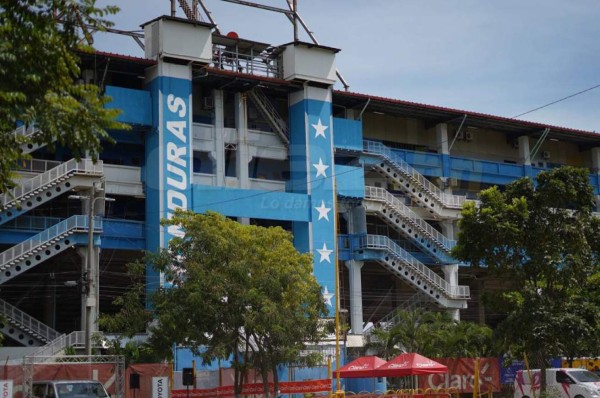 Con la familia Arriaga presente: así es el ambiente previo al Honduras-Jamaica en el estadio Olímpico