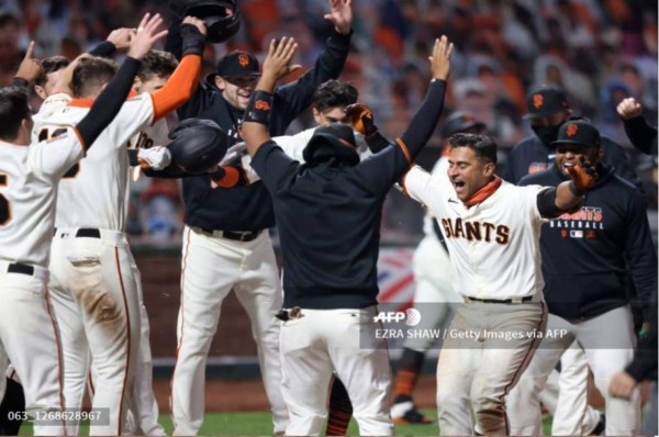 Los Gigantes y Mauricio Dubón remontan a los Dodgers en el onceavo inning y ganan su séptimo juego consecutivo