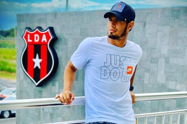 Alex López: 'Ir al fútbol europeo o a la Liga Mexicana sería muy bueno para mi carrera'