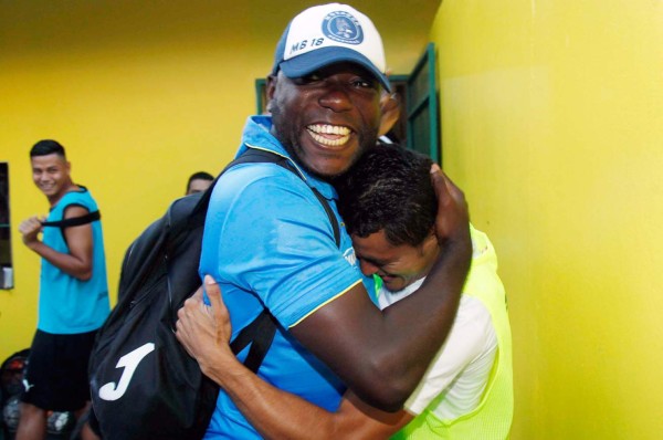 Tras cruces verbales, así fue el reencuentro entre Ñangui Cardona y Wilmer Crisanto