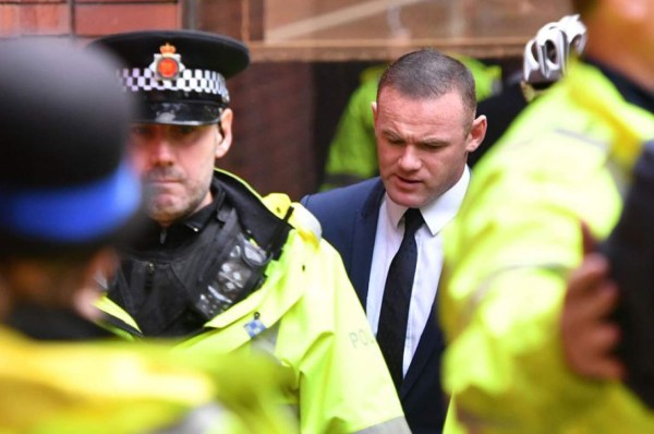 Rooney se declara culpable de conducir ebrio y le cancelan la licencia por dos años