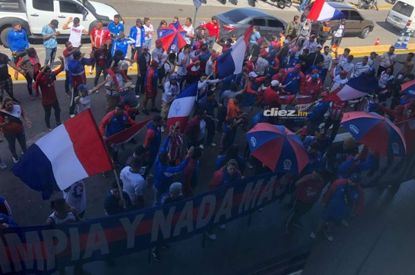 Fotos: Banderazo de la UltraFiel a Olimpia previo a su duelo contra Montreal Impact