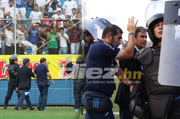 Jorge Luis Pinto fue abucheado y bañado de agua en el Morazán