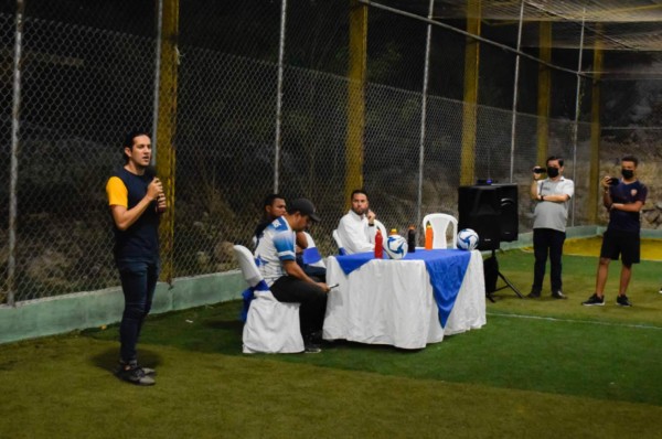 La Fundación Atletas del Reino inaugura academia de fútbol en Santa Bárbara