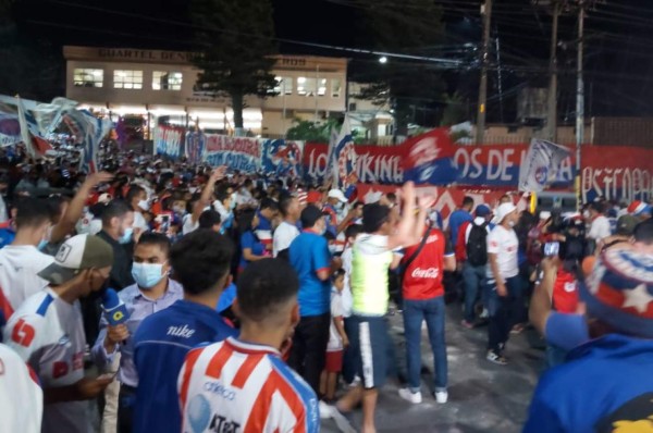 La 'purgadora' foto del América que hace arder al olimpismo, el extravagante look de Arboleda y los lamentos del Topo Aguirre