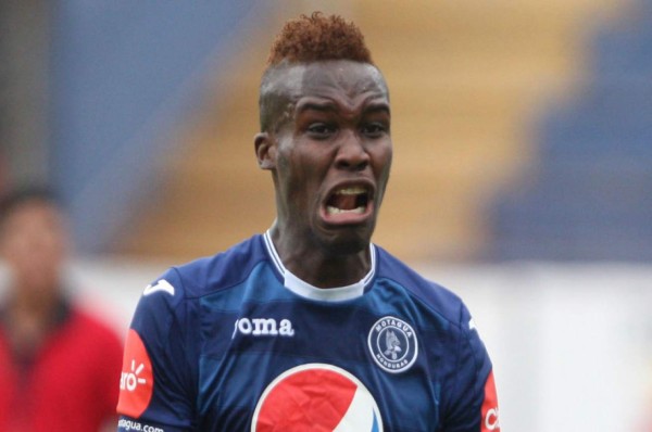 Rubilio Castillo critica de manera jocosa a los árbitros