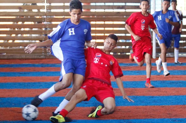 Itee y 1ro de Mayo lideran desde el inicio la Copa Gatorade