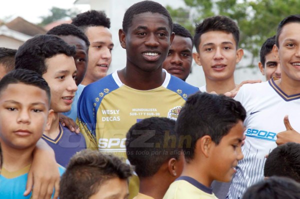 Wesly Decas: 'Quiero que mi mamá esté feliz y comprarle una casa'