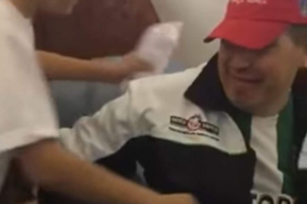 Conmovedor: Periodista sobreviviente rompe en llanto al reencontrarse a su hijo