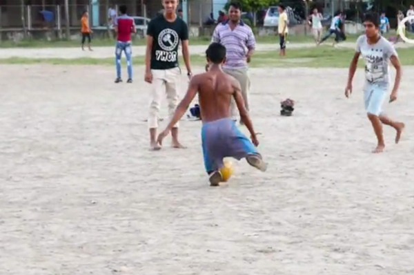 ADMIRABLE: No tiene sus dos piernas pero sueña con ser un futbolista profesional