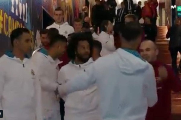 NO SE VIO POR TV: El saludo de Cristiano con Messi y el gesto de Piqué con CR7