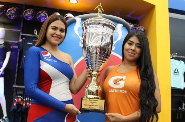 Motagua presenta la Copa Diunsa del duelo amistoso ante Alajuelense