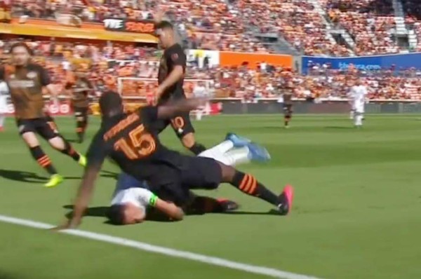 Duelo con Maynor Figueroa, capitán y el ritual: Así fue el incómodo debut de Chicharito Hernández en la MLS &nbsp;&nbsp;