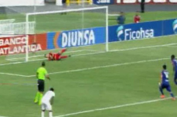 ¡Sufre Olimpia! Así falló el penal que lo ponía con pie y medio en la final