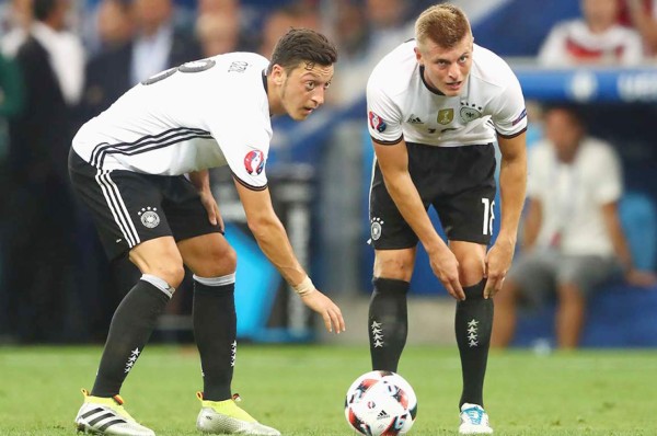Director de selecciones de Alemania no hubiese llevado a Ozil al Mundial