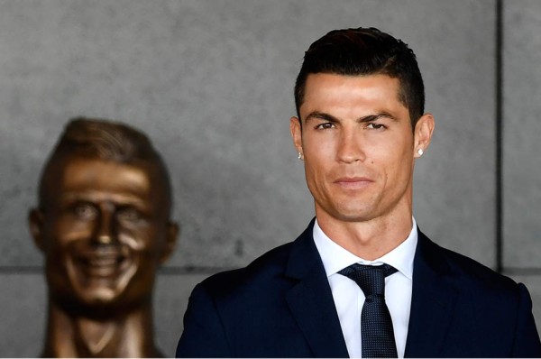 Autor del busto de Cristiano Ronaldo se defiende: 'Le gustó lo que vio'