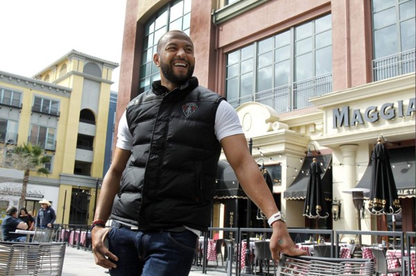 Víctor Bernárdez llegó a Honduras para representar jugadores