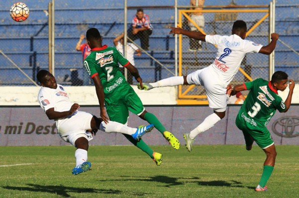 VIDEO: El oso de Jhon Bodden en el gol que le anotó Gerson Rodas