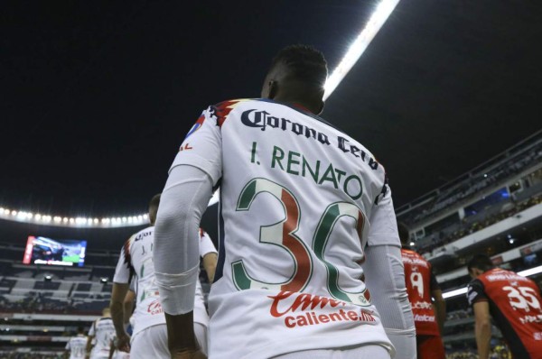 El Necaxa de Brayan Beckeles se burla del jersey mexicano del América