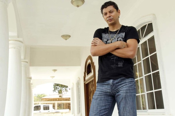 Mauricio Sabillón regresa al fútbol y jugará para Marathón Veteranos