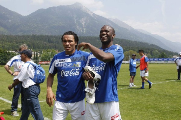 La triste historia de Rambo: Llegó a Sudáfrica, pero vio el debut de Honduras desde afuera