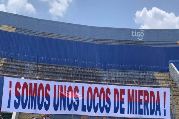 Hinchas merengues inundan los alrededores del Nacional con los colores del Olimpia previo al duelo ante Motagua