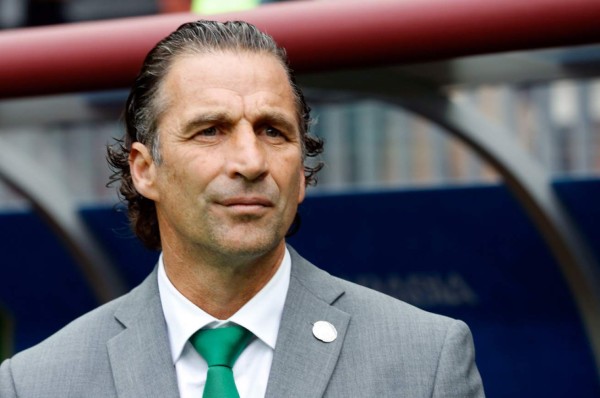 Juan Antonio Pizzi, DT de Arabia, ataca a sus jugadores y califica el debut como 'vergüenza'
