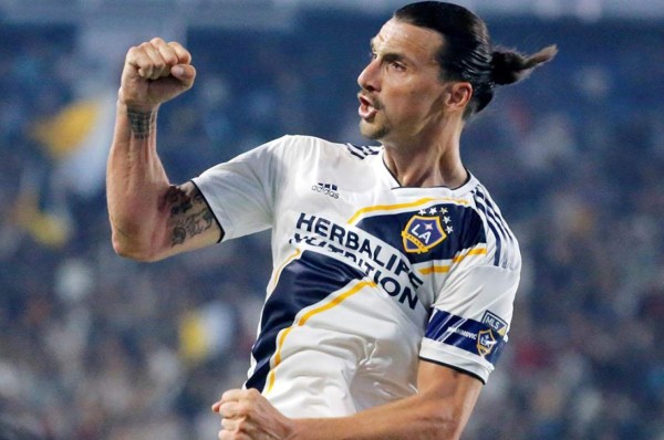 Los Ángeles Galaxy le receta paliza al Sporting Kansas de Roger Espinoza