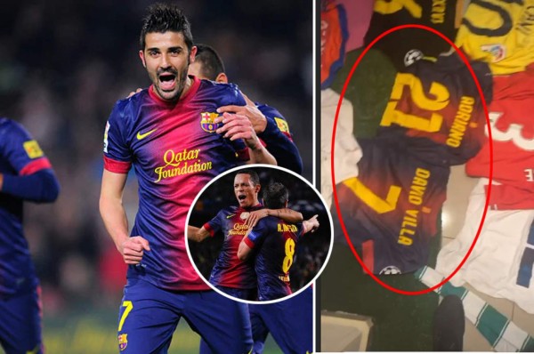 ¡Solos cracks! Emilio Izaguirre muestra su impresionante colección de camisetas