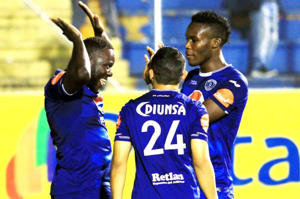 El Motagua se aprovecha del ingenuo Vida de Carlos Pavón