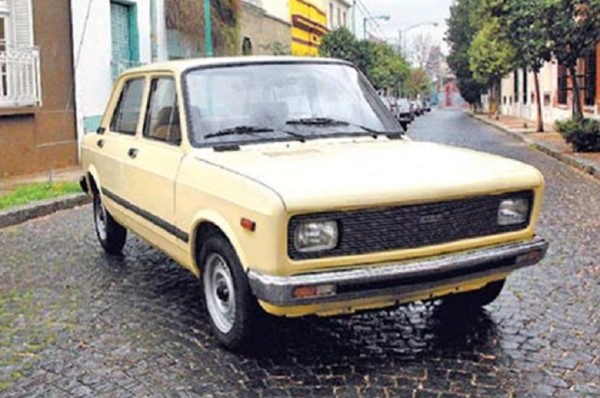 La brutal colección de carros que tuvo Diego Maradona con los años: así fue el primero antes del estrellato