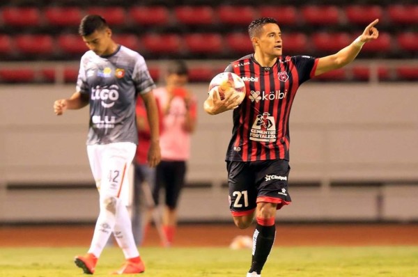 Christian Sandoval, periodista tico: 'Los catrachos son el punto más alto de este inestable Alajuelense'