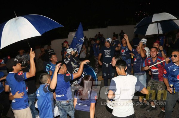 ¡Espectacular! Las fotos del llenazo de la afición de Motagua en el Nacional
