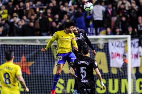 Cádiz y Jona Mejía empatan con Rayo Vallecano y siguen aspirando a ascender directo