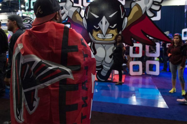 Un aficionado le apuesta... ¡1 millón de dólares al triunfo de los Falcons!