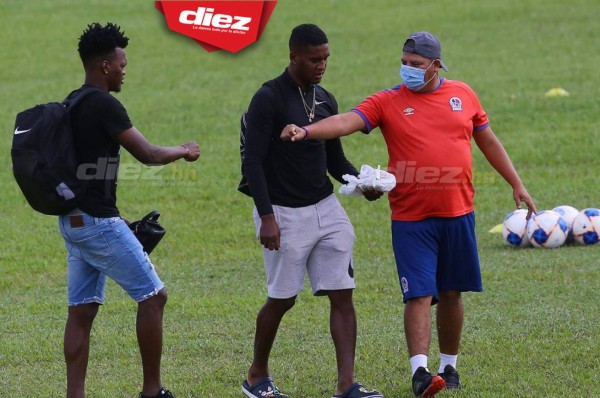 Félix Crisanto ya suda la camisa de Olimpia tras firmar contrato; está listo para su debut