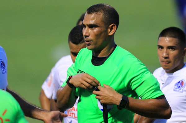 Óscar Moncada no será sancionado tras polémica en el clásico capitalino