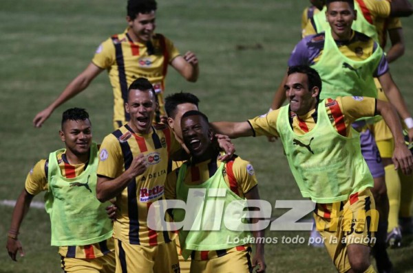 ¡Salud, campeones! Así celebró la Copa 12 el Real España en el Nacional