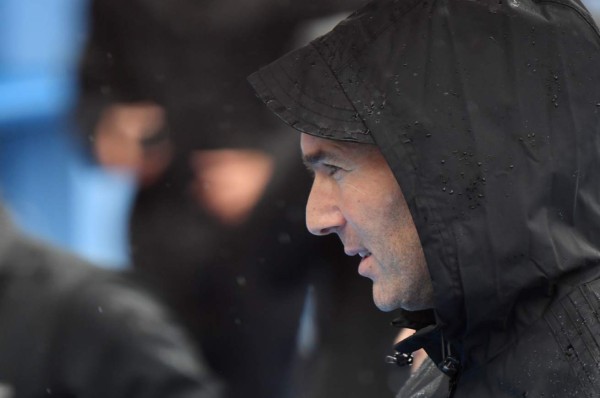 Zidane reaparece tras su renuncia como técnico del Real Madrid