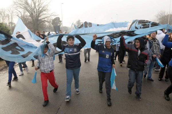 Argentina es recibida por miles de aficionados en Buenos Aires