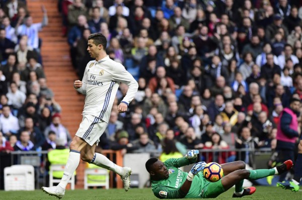 Cristiano Ronaldo y su frustración en el partido ante Málaga.