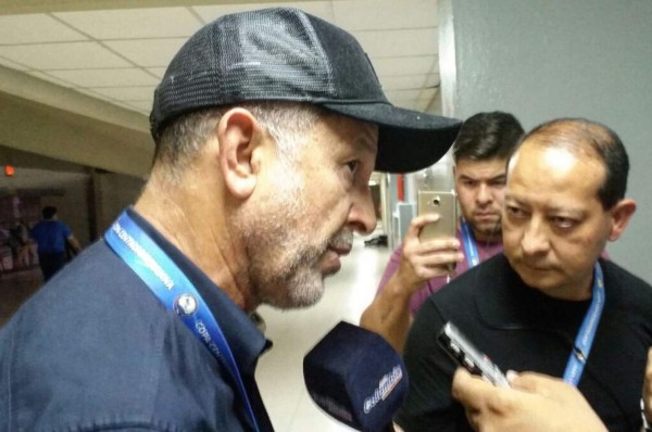 Juan Carlos Osorio espía a Honduras y Costa Rica en el Rommel Fernández