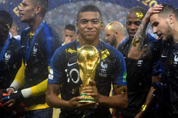 Mbappé sobre el interés del Real Madrid: ''Tengo contrato y estoy feliz en París''